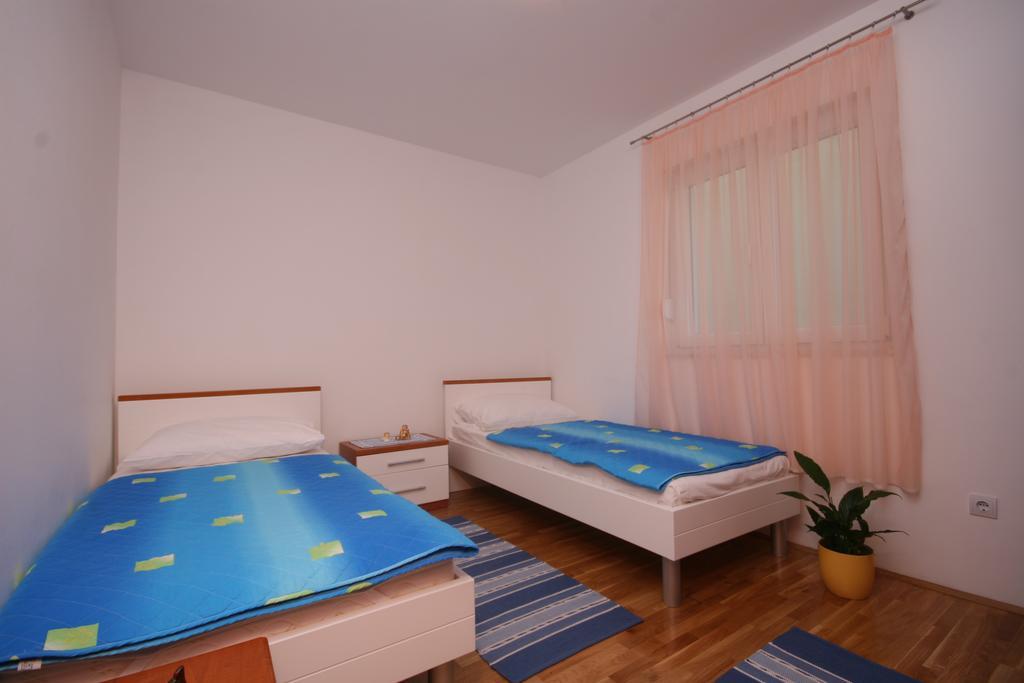 Apartments Beverly Omiš Buitenkant foto