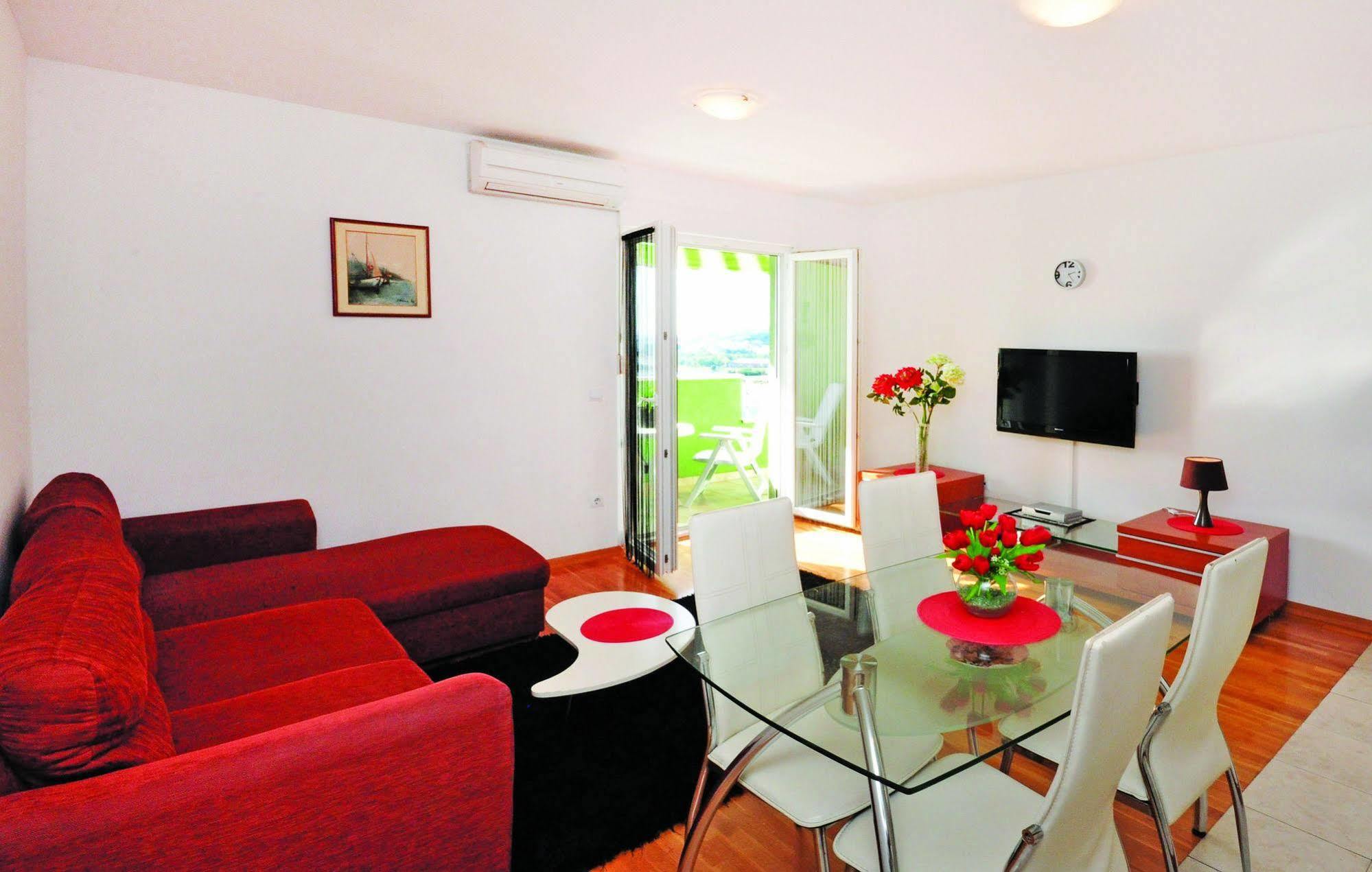 Apartments Beverly Omiš Buitenkant foto